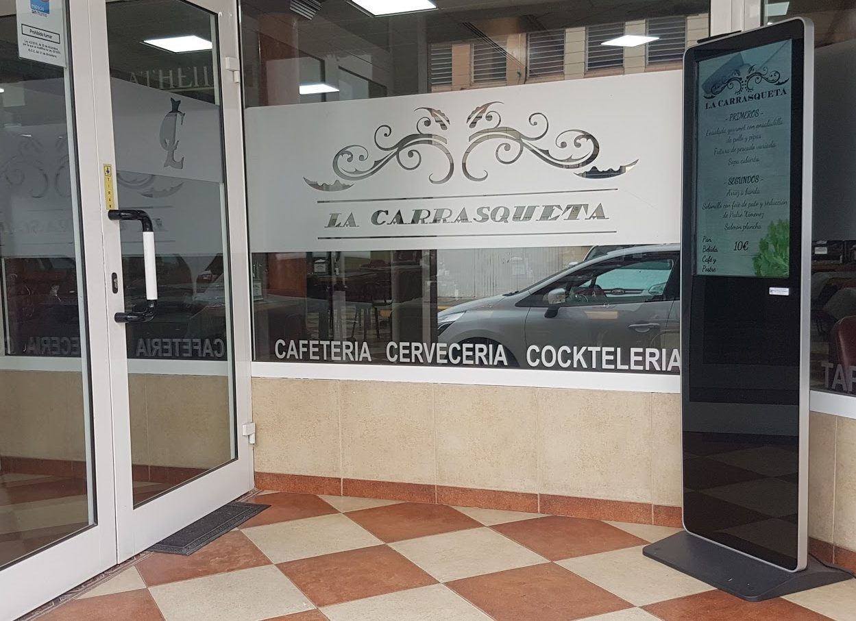 Tótem interactivo para mostrar el menú en el Restaurante La Carrasqueta
