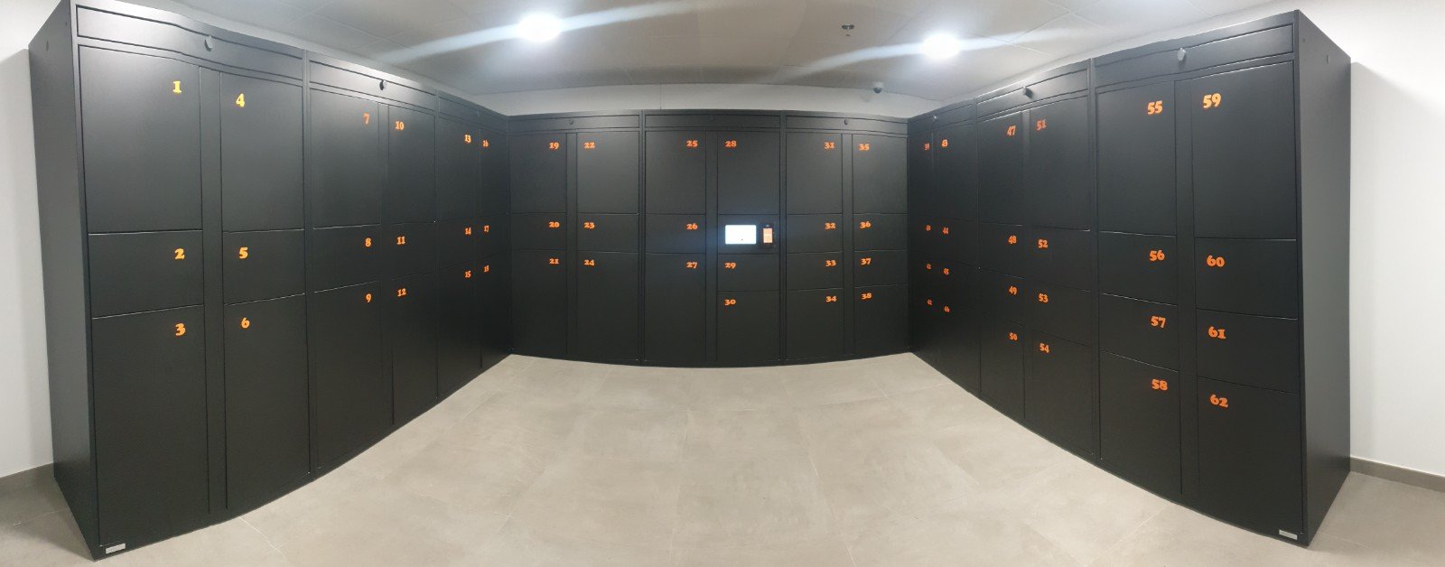 Panorámica consigna inteligente easyHotel Madrid Centro Atocha