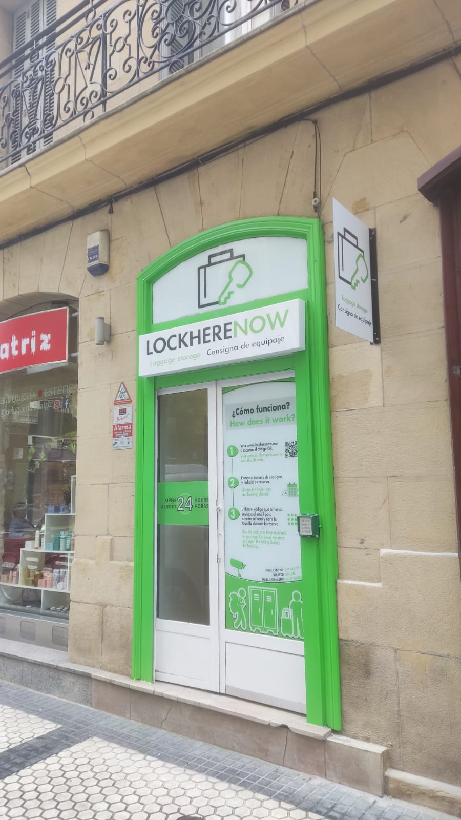 LockHereNow fachada en San Sebastián