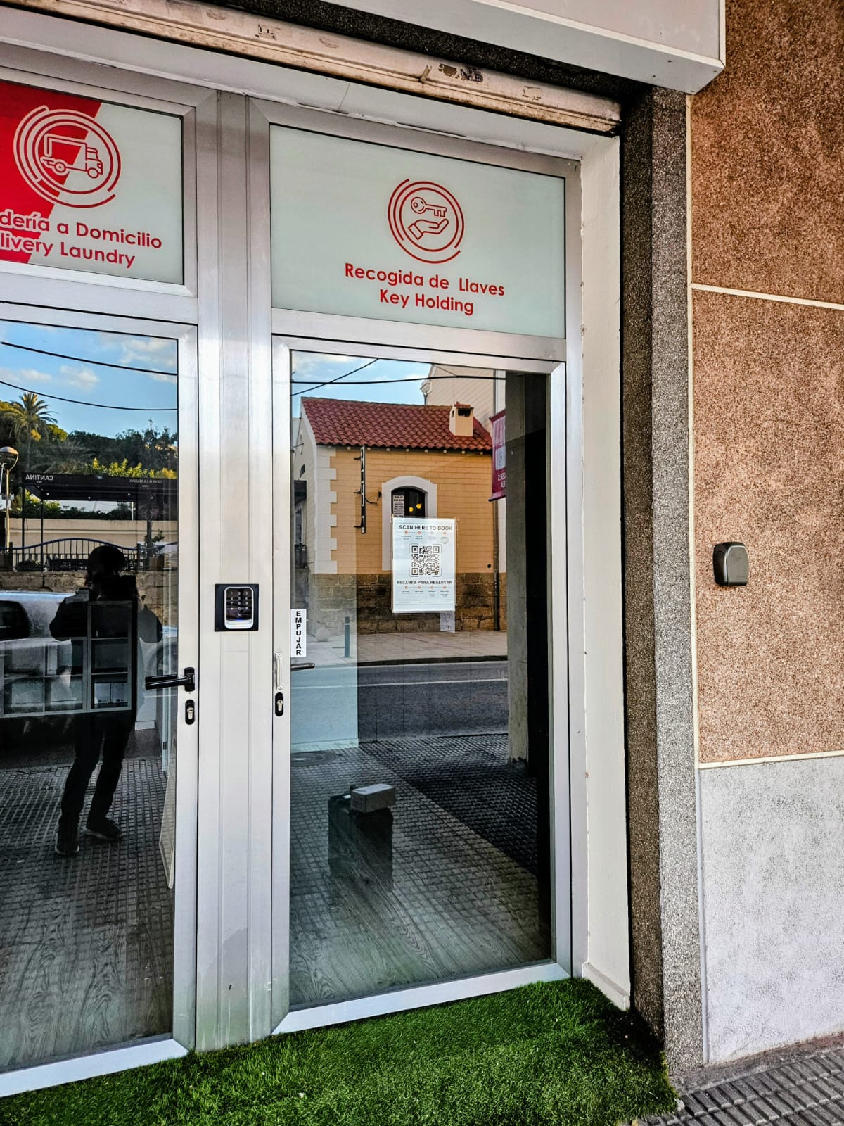 RediLockers fachada acceso en ALTEA ALICANTE