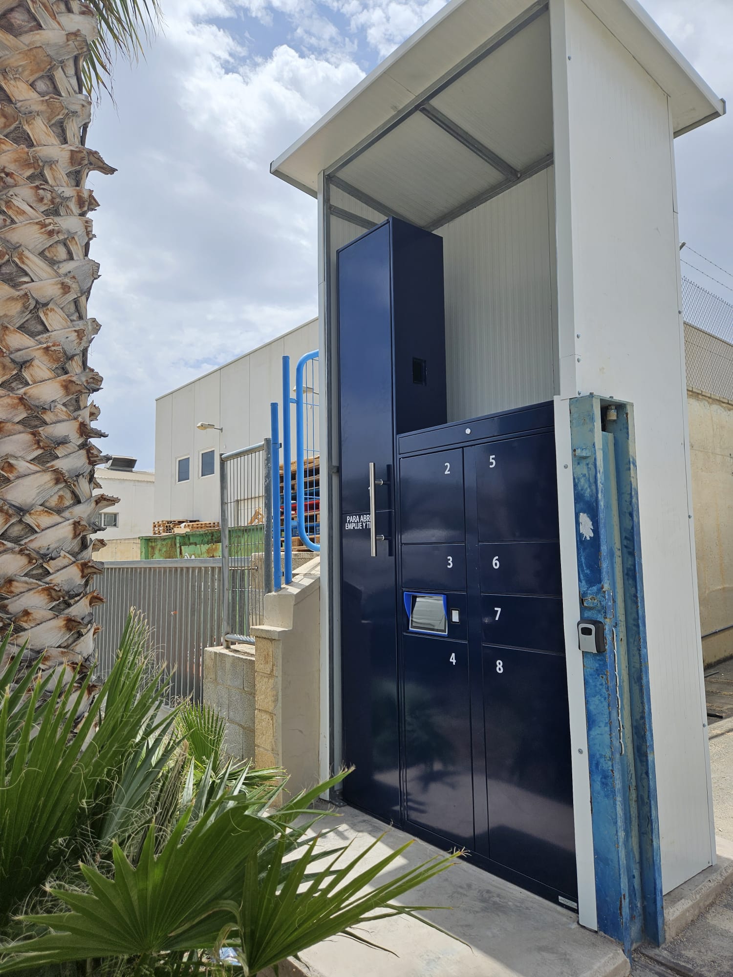 Taquilla inteligente Click&Collect SONEPAR Alicante. Recogida de pedidos.